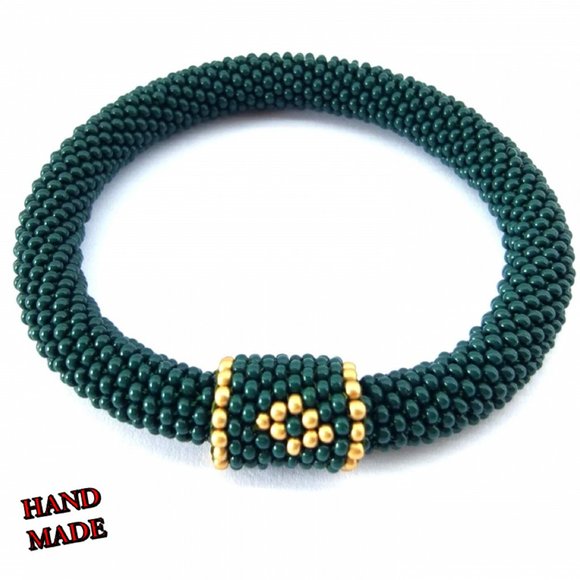 Green Sand Bead Bracelet Hand Made NEW - Picture 2 of 3